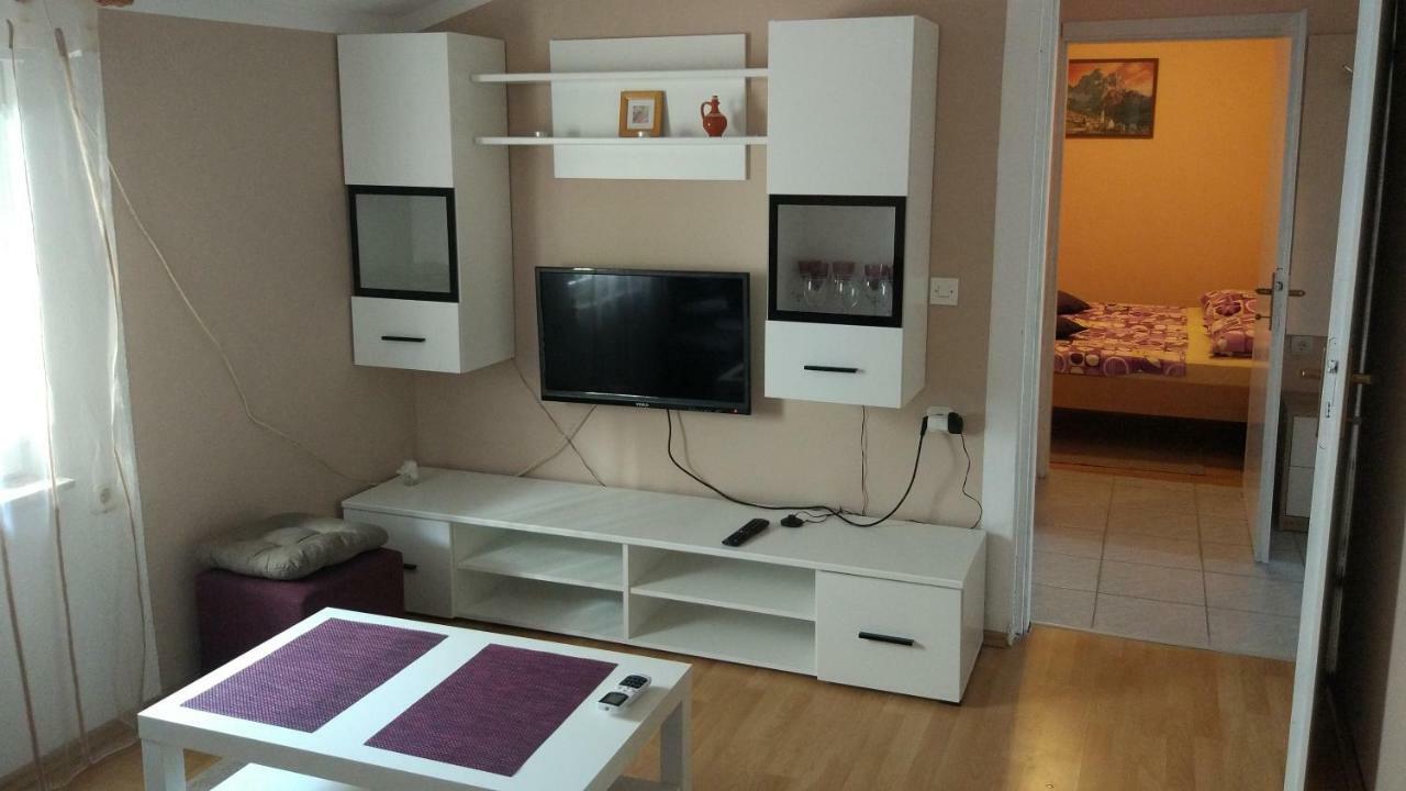 Apartman Jelena Vir Exteriör bild